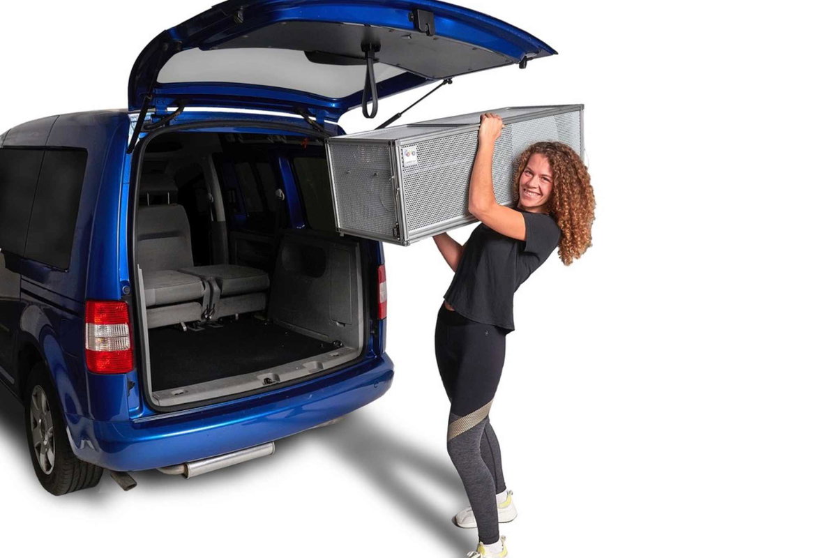 Le COMO Camperbox est facile à transporter, ce qui permet de l'aménager rapidement et facilement. © Sepp Klement, COMO Camper