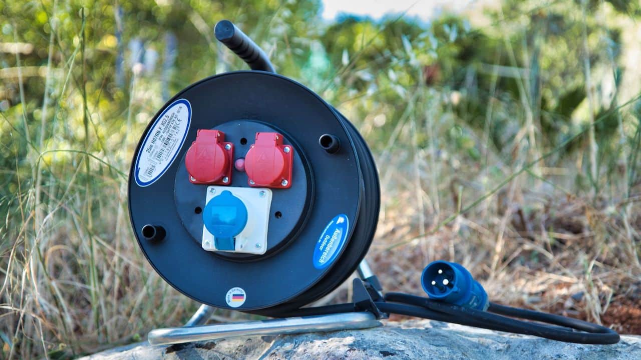 Guide d'achat : Tambours de câble CEE de camping - pour l'alimentation électrique sur le camping