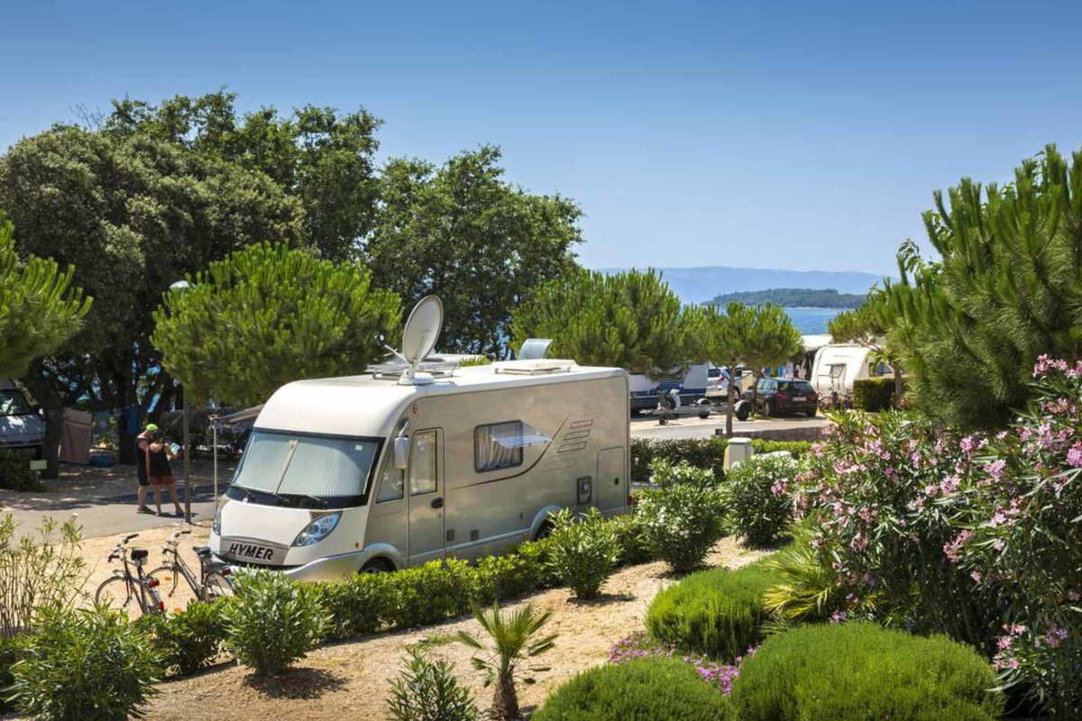 Campings Baie de Kvarner - Des emplacements spacieux, parfois avec vue sur la mer Adriatique. © camping.info