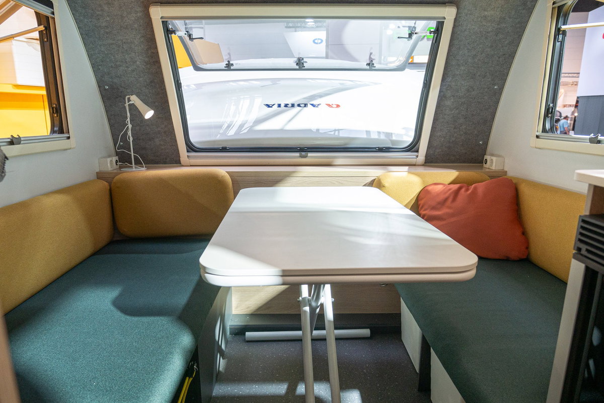 Adria Aviva Lite 360 DK 2024 Sitzgruppe Caravan Salon 2023