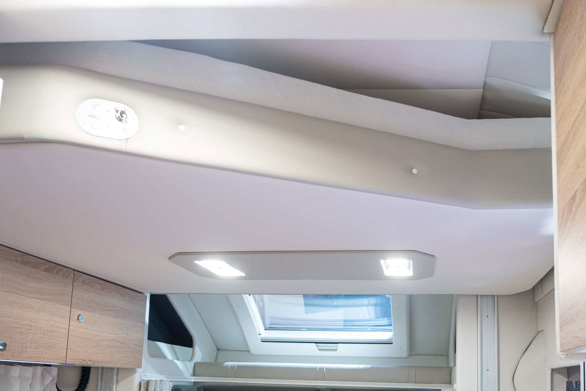Atlantis Deluxe 695 Hubbett Caravan Salon 2023