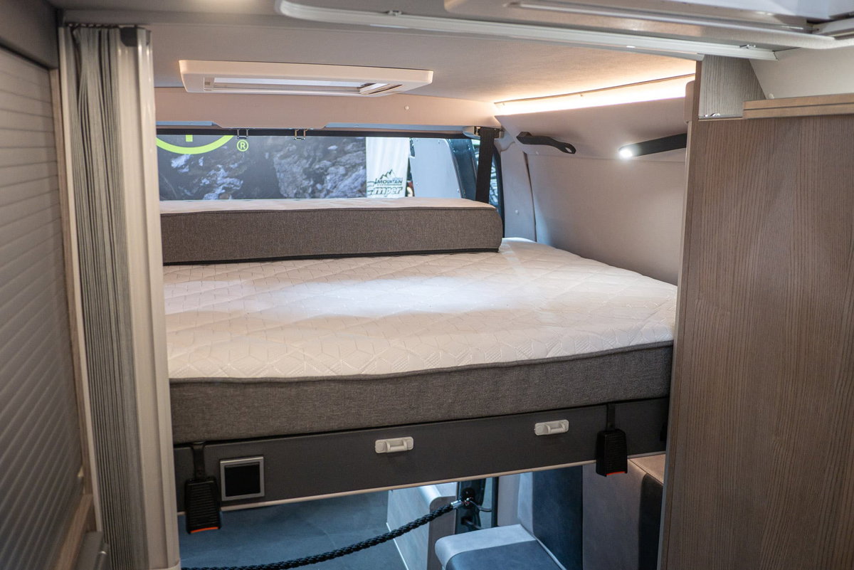 FurgoK Xpace 600+ Caravan Salon 2023 Bett