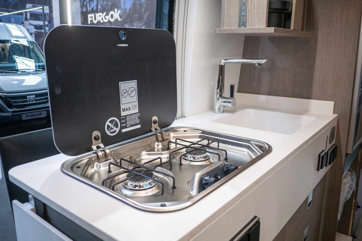 FurgoK Xpace 600+ Caravan Salon 2023 Küchenzeile