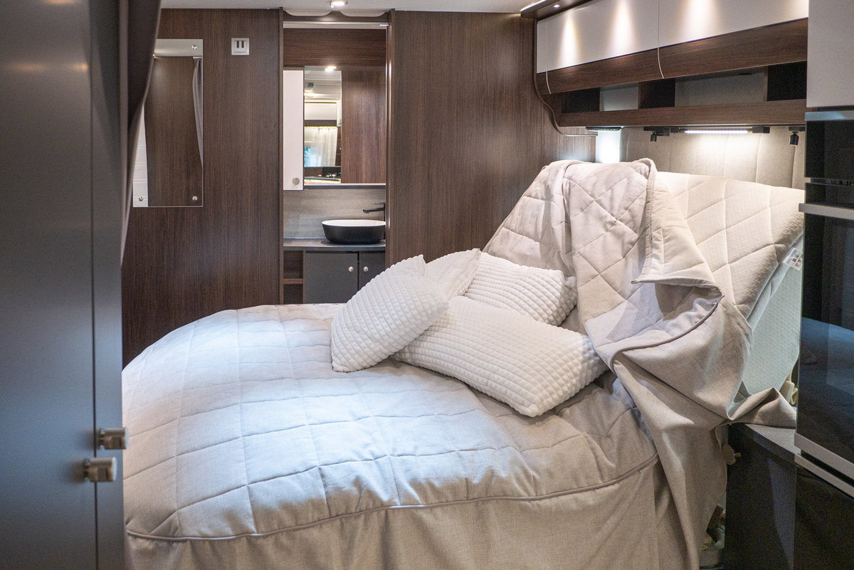 Polar Blackline 730 BQWL Caravan Salon 2023 Queensbett