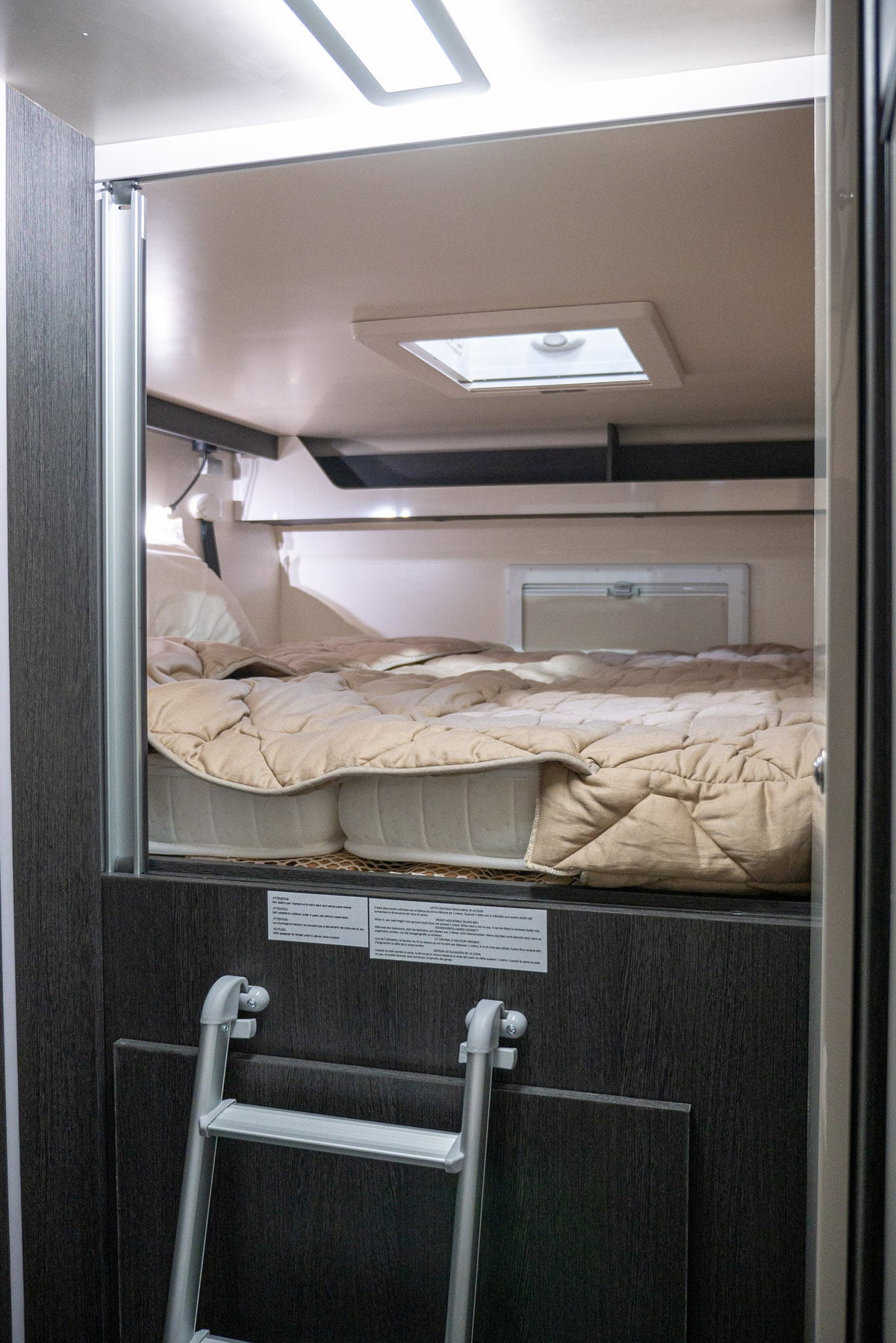Roller Team Kronos Advance 290 M Caravan Salon Heckbett
