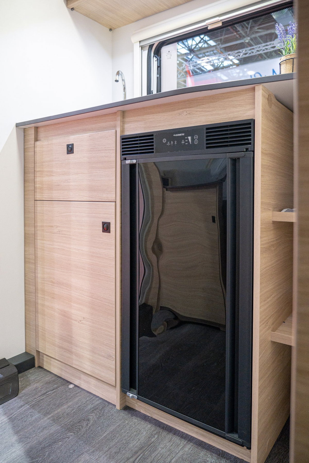 Sterckeman Easy 350 CP Caravan Salon 2023 Kühlschrank