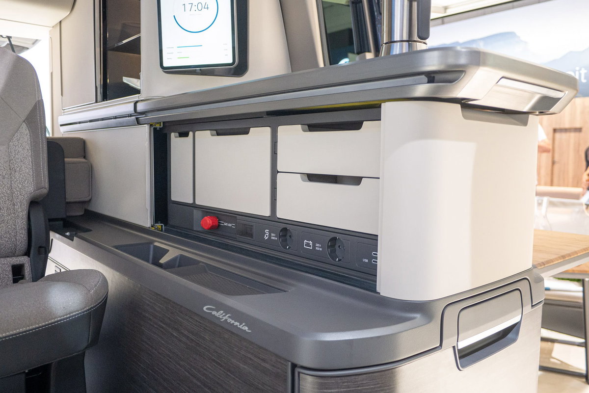 VW Multivan California Concept Caravan Salon 2023 Stromanschlüsse