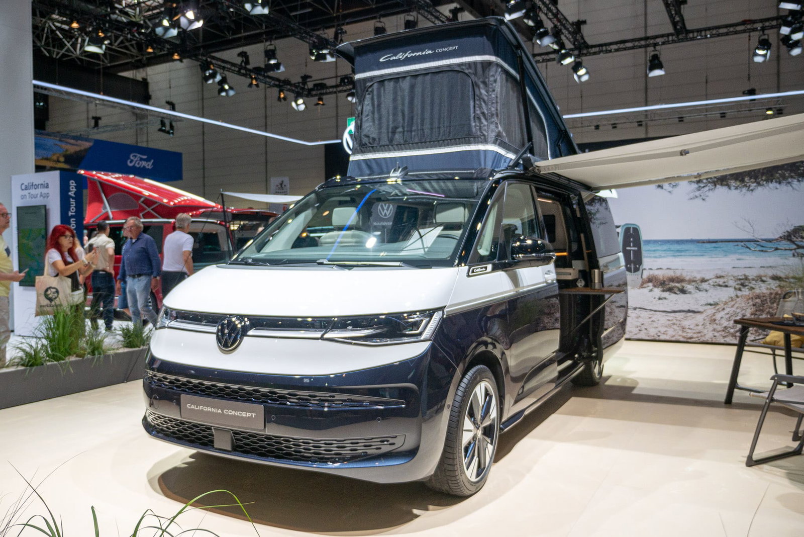 VW Multivan California CONCEPT : Première mondiale de l'étude conceptuelle au Caravan Salon - avec visite à 360° !