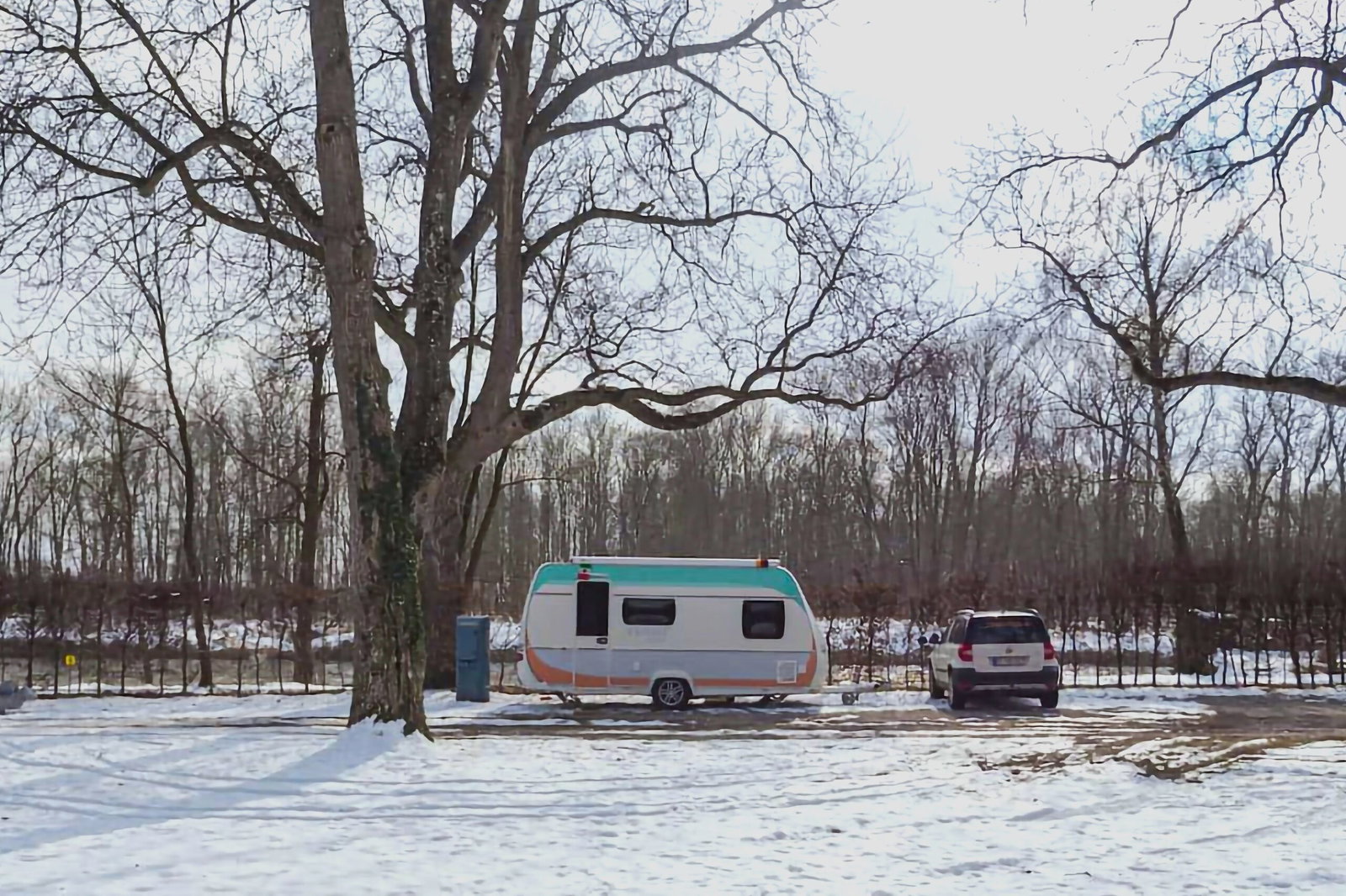 Camping d'hiver : conseils et équipement pour des journées de détente dans la neige