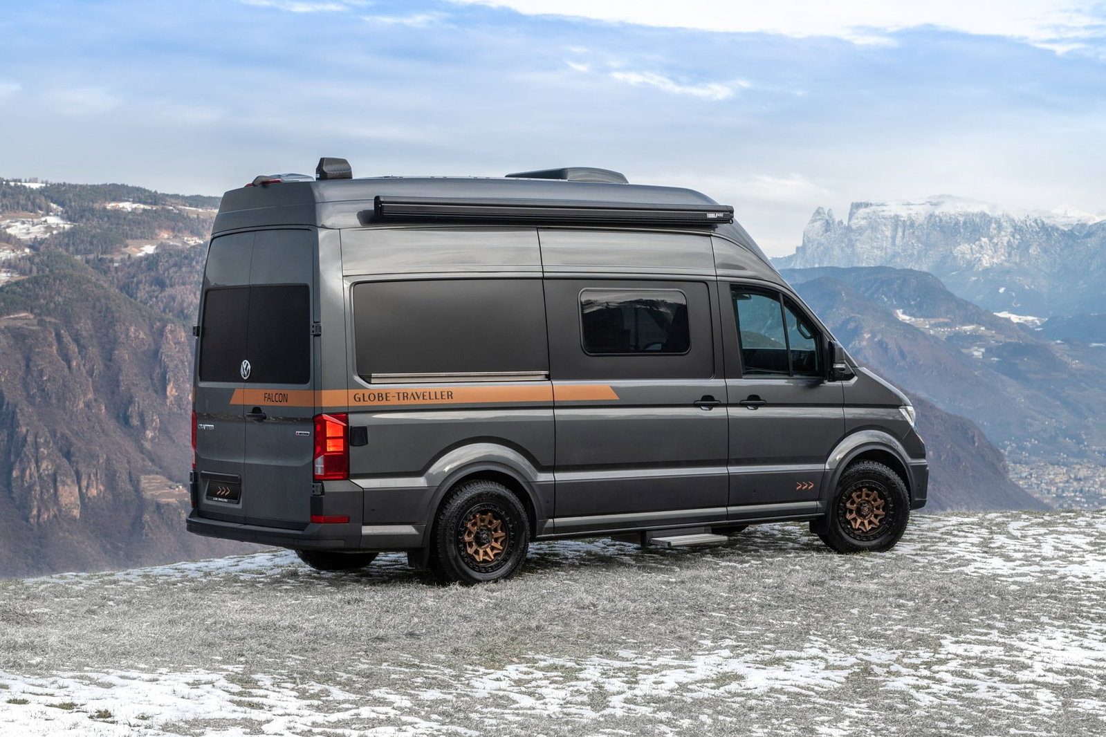 Globe-Traveller Falcon : camping-car de luxe adapté à l'hiver avec une isolation efficace de Pologne - parfait pour le camping d'hiver !