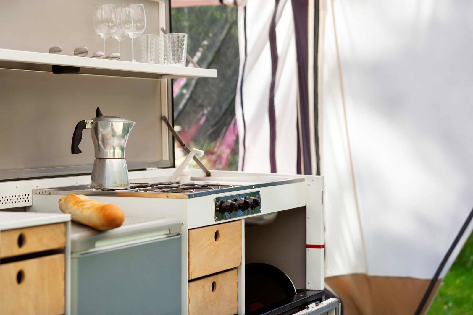 L'équipement d'auvent adapté pour des vacances en camping confortables