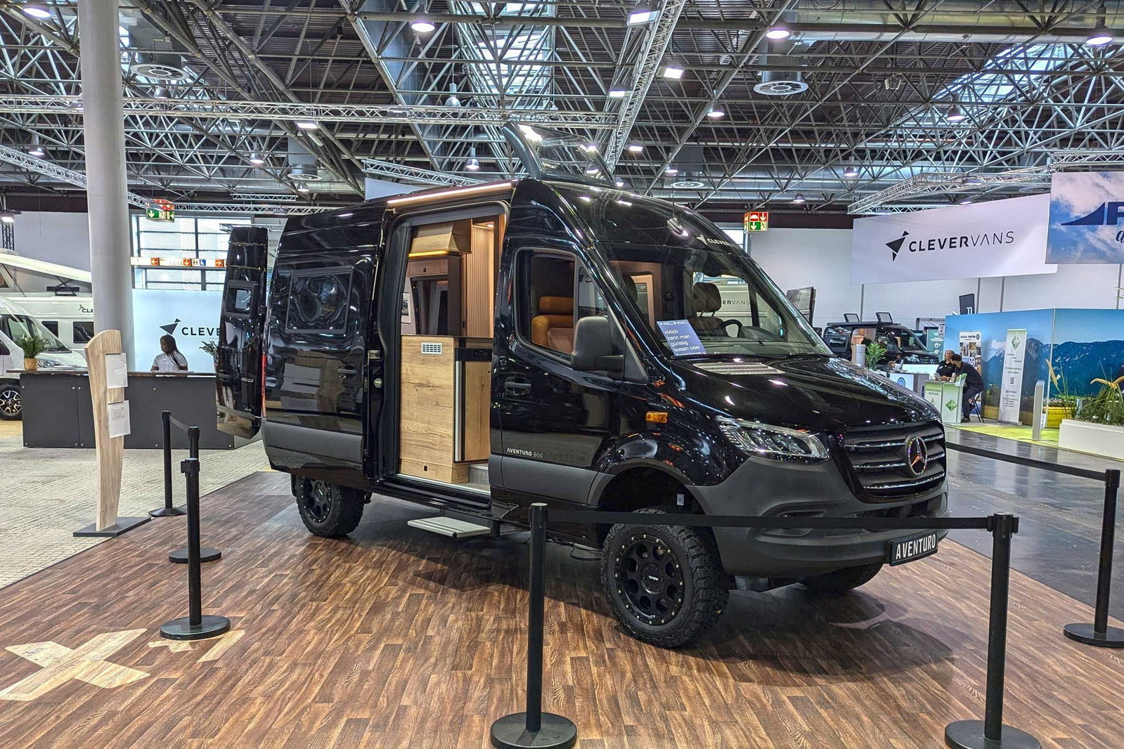 Nouveautés Caravan Salon 2024 : Clever Aventuro 600 - le sprinter tout-terrain intelligent pour 2 personnes