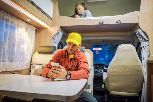 L'alimentation électrique dans le camping-car devient intelligente : contrôle total par téléphone portable avec le système intelligent AL-KO VTE Oanda