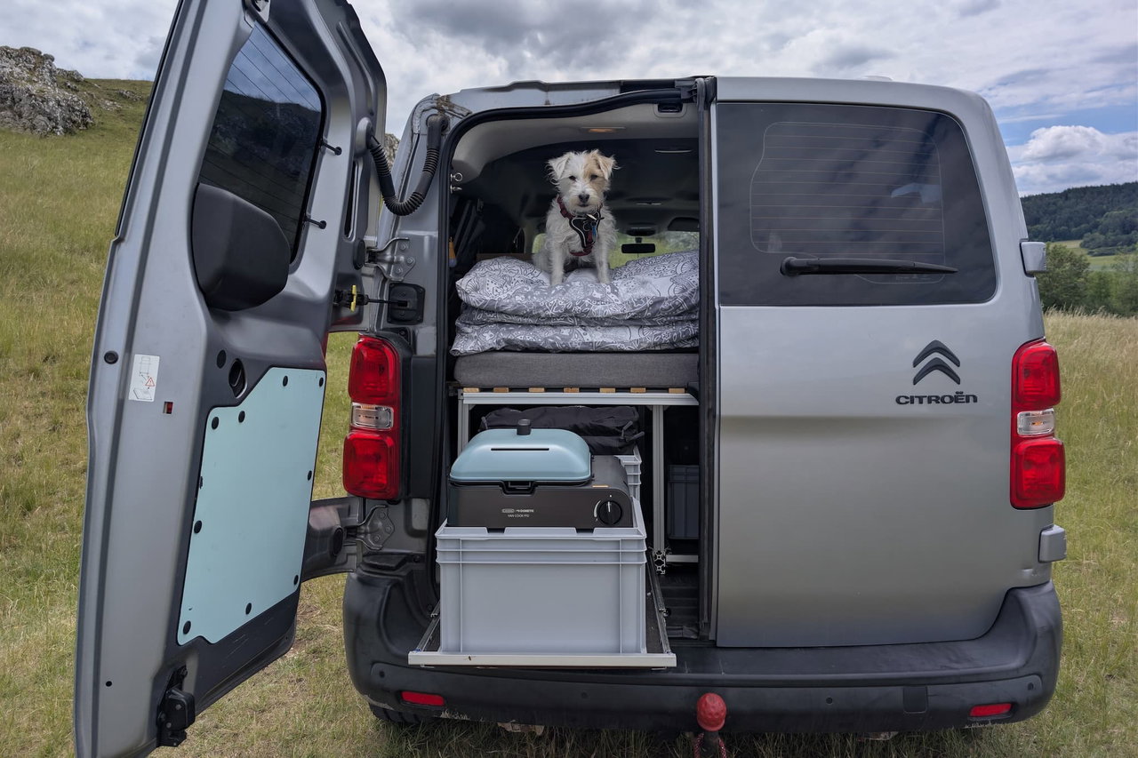 Ce réchaud de camping modulable fait passer ta cuisine vanlife au niveau supérieur : test du Van Cook de CADAC | Dometic