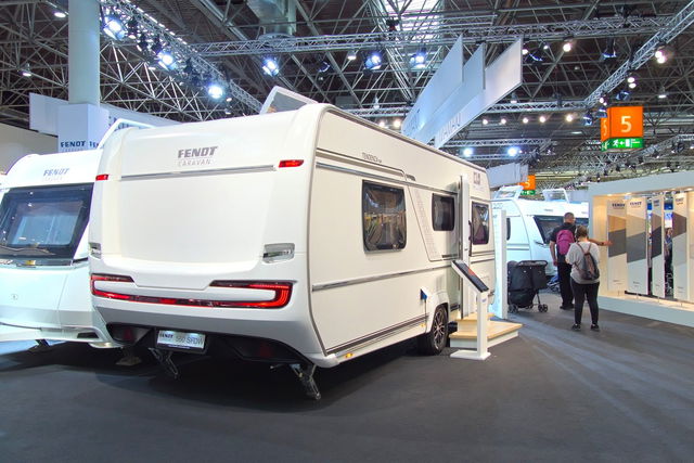 Parfait pour le camping toute l'année ? La caravane haut de gamme avec lit longitudinal français et chauffage à eau chaude