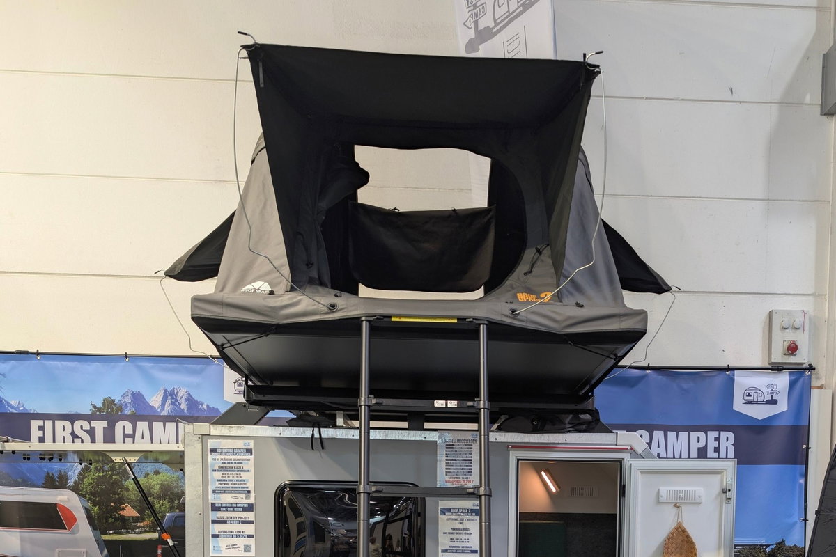 Mini-caravane avec tente de toit