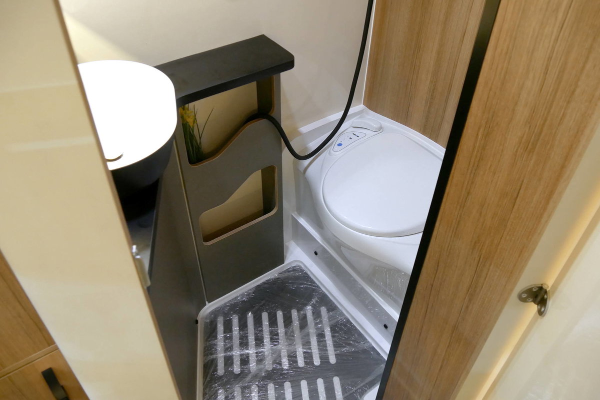 Hotomobil Ronin XL (2027) : salle de bain