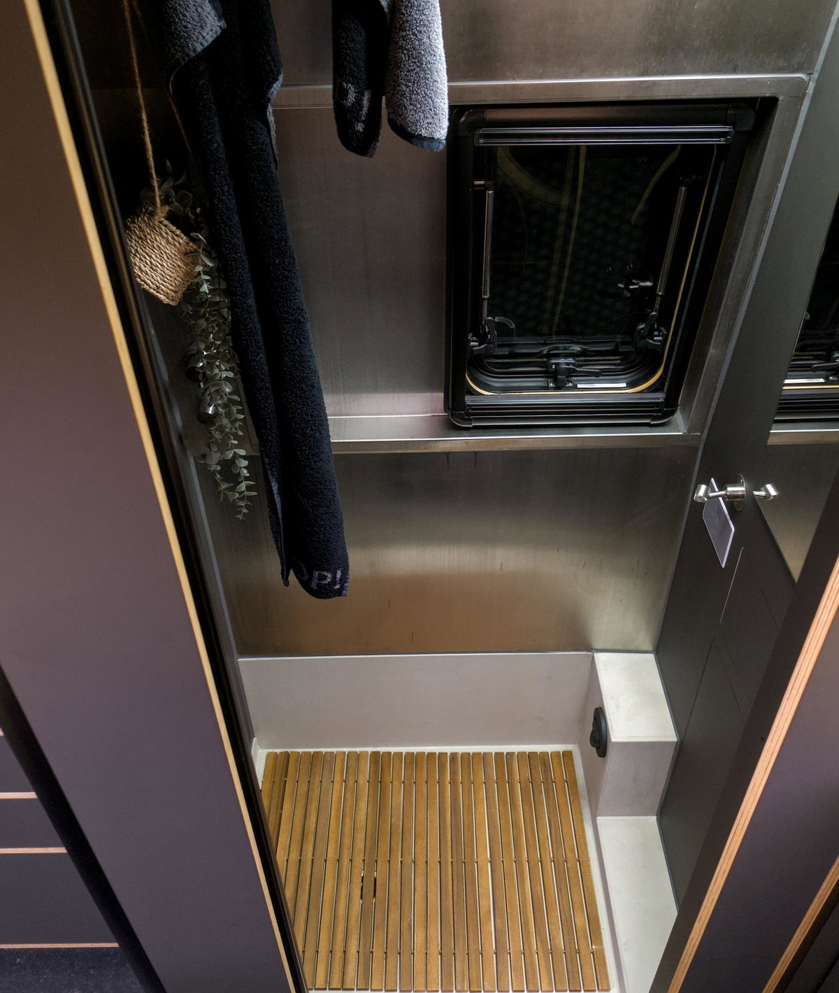 KEC Mountaineer Grand Expedition au Caravan Salon 2026 : la douche.