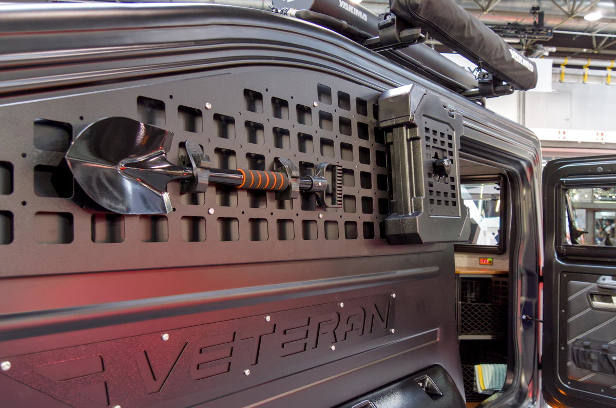 Lidu Veteran 350 tôle perforée avec pelle pliante et jerrican de réserve