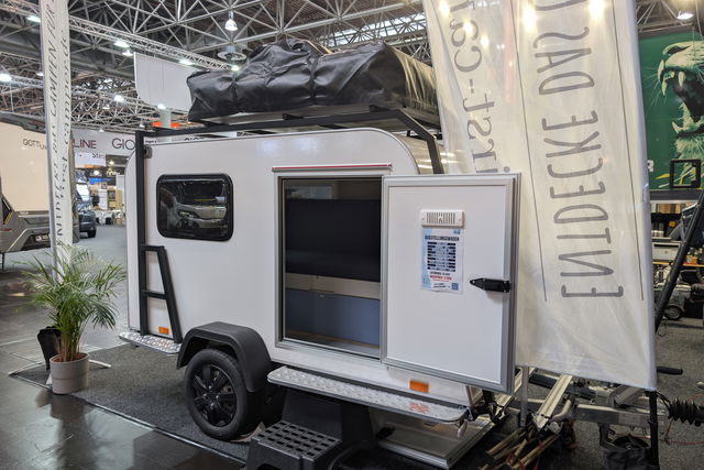 299 kilos à vide et une cuisine sous le canapé : cette mini-caravane, tu la personnalises comme tu veux